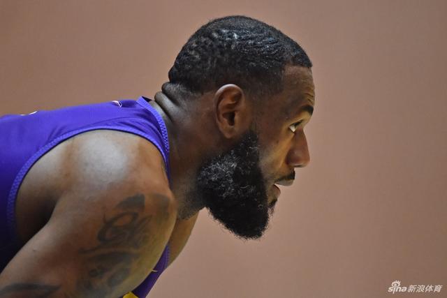 哈利伯顿24分字母利拉德缺阵 步行者擒雄鹿3-1