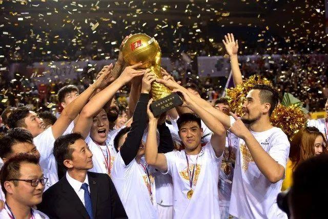 西甲-费尔明梅开二度 巴塞罗那2-0阿尔梅利亚