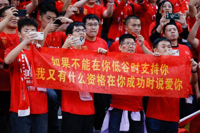 阿德巴约：10点半训练我8点半就到 C罗已经在游泳